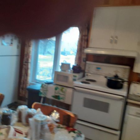 Bienvevus Chez Rino-Hugues Bed & Breakfast Trois-Pistoles Bagian luar foto