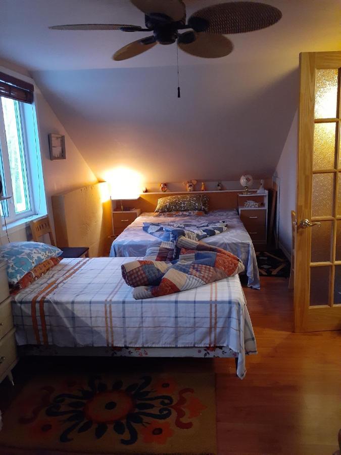 Bienvevus Chez Rino-Hugues Bed & Breakfast Trois-Pistoles Bagian luar foto