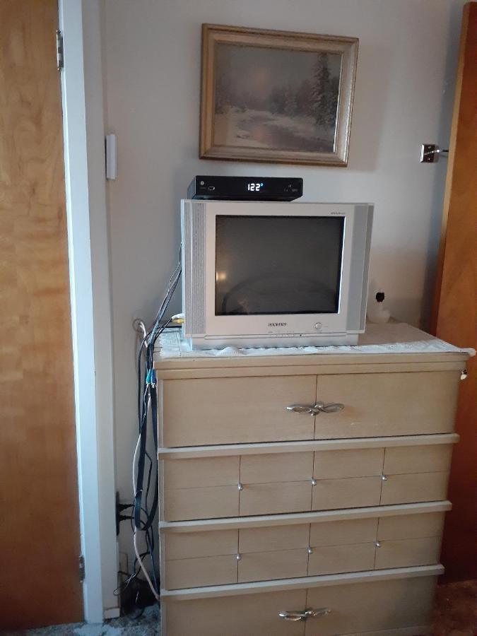 Bienvevus Chez Rino-Hugues Bed & Breakfast Trois-Pistoles Bagian luar foto