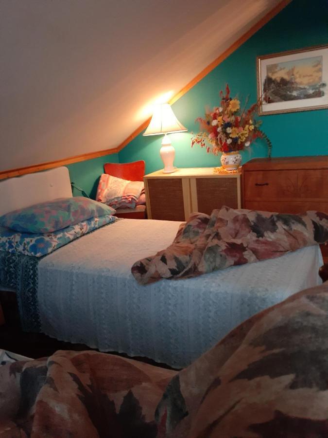 Bienvevus Chez Rino-Hugues Bed & Breakfast Trois-Pistoles Bagian luar foto