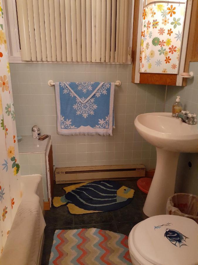 Bienvevus Chez Rino-Hugues Bed & Breakfast Trois-Pistoles Bagian luar foto